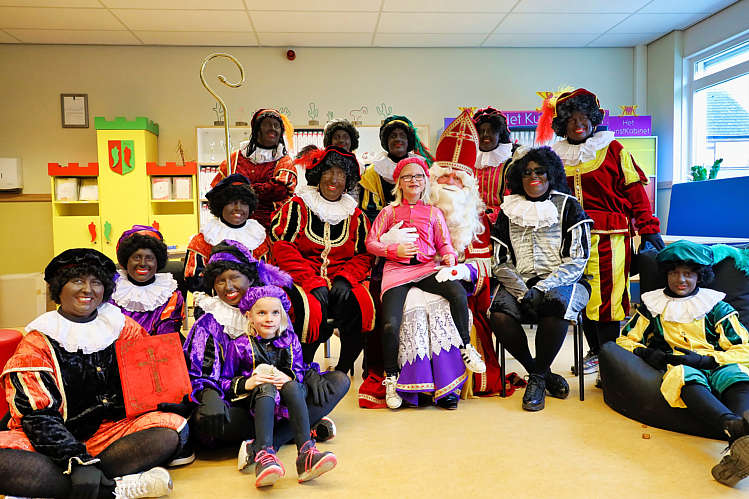 Aankomst van de Sint en zijn Zwarte Pieten in Waarder_133